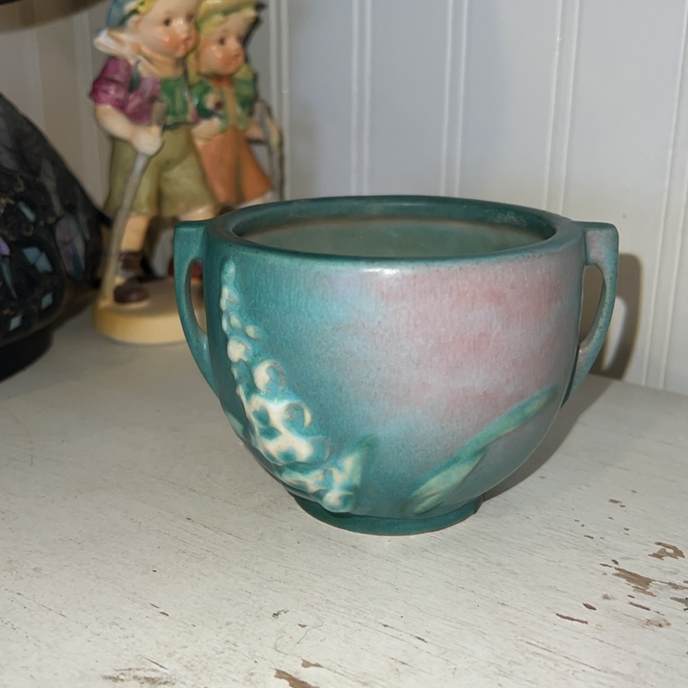 1940s Roseville Foxglove 659-3 vase jardinière